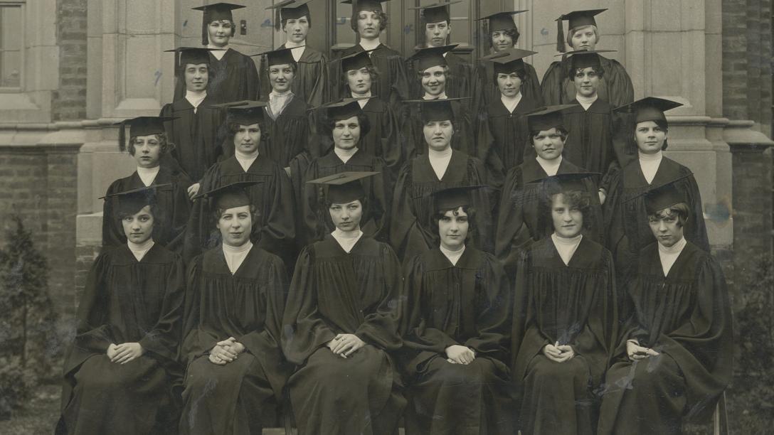 photo of women in Ĳʿ's first graduating class